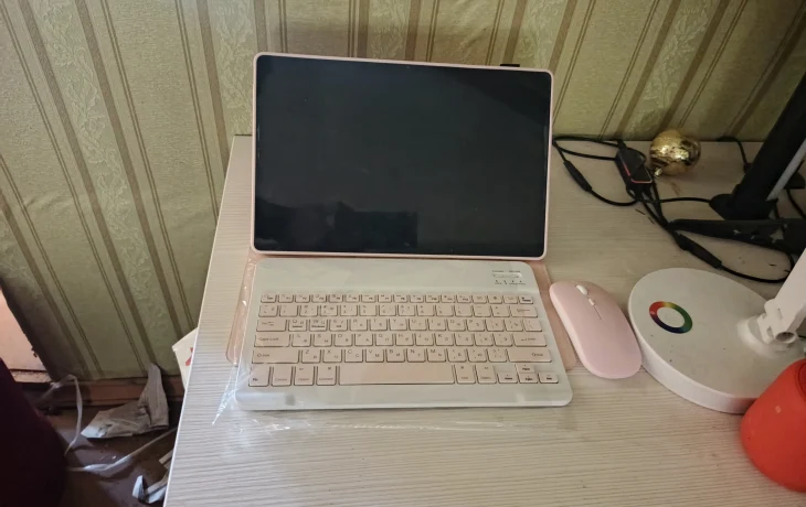 Игровой планшет Lenovo Xiaoxin Pad pro 2025 12.7" Игровой планшет Lenovo Xiaoxin Pad pro 2025 12.7"