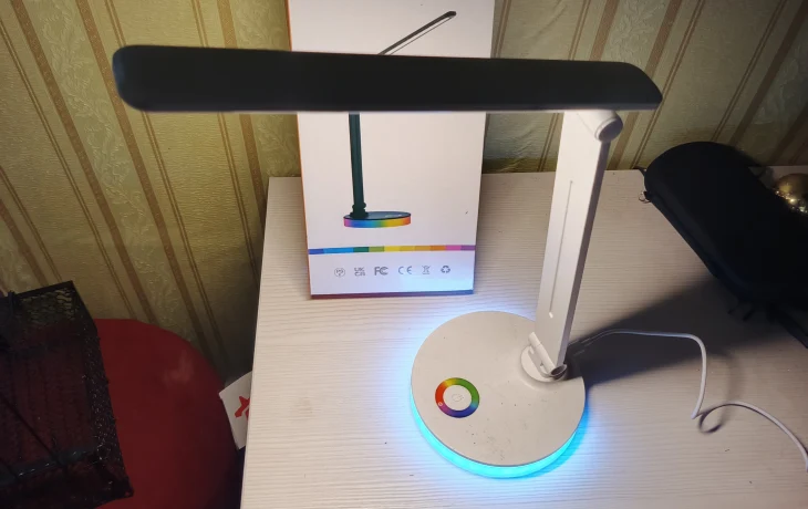 Лампа настольная с RGB подсветкой Лампа настольная с RGB подсветкой